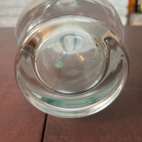 Beautiful Tall Glass Wine Decanter w/a White Floral Design, Great Vintage Cond - Picture 5 of 6